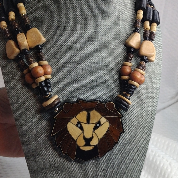 Lee Sands Vintage Lion Pendant Beaded Necklace - Black and Brown - Picture 3 of 5